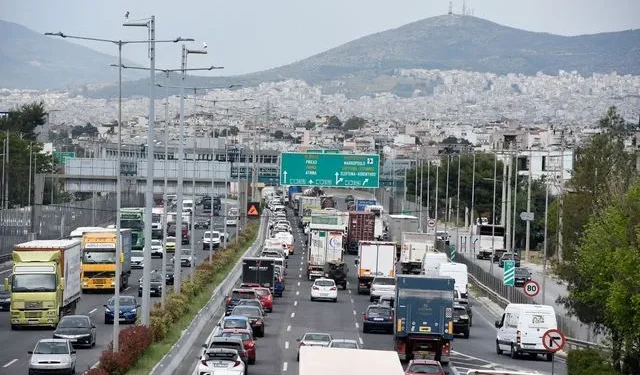 Κίνηση στους δρόμους: Στο “κόκκινο” ο Κηφισός, καθυστερήσεις στην Κηφισίας