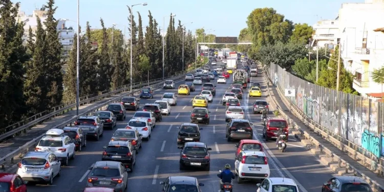 Κυκλοφοριακό «έμφραγμα» σε Κηφισό και κέντρο Αθήνας – Καθυστερήσεις μισής ώρας στην Αττική Οδό