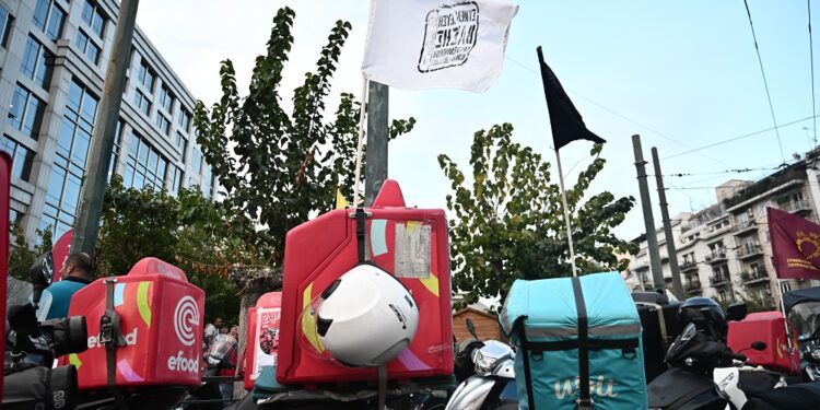 Σε 48ωρη απεργία το Σαββατοκύριακο οι εργαζόμενοι σε eFood και Wolt