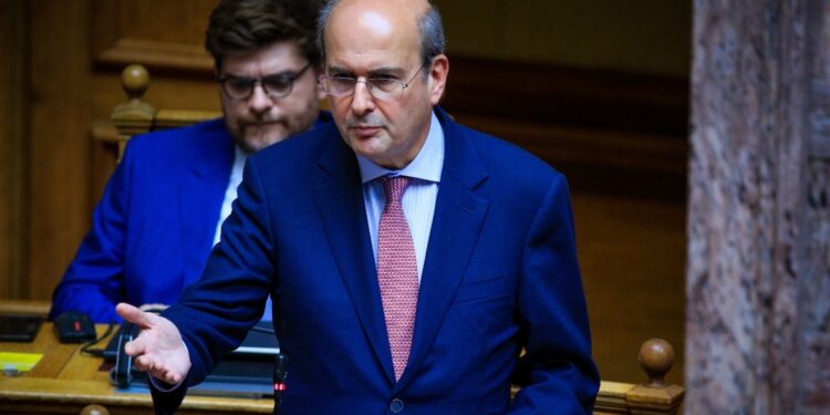 Χατζηδάκης: Καταργείται το τέλος επιτηδεύματος και στους εργαζόμενους με μπλοκάκια