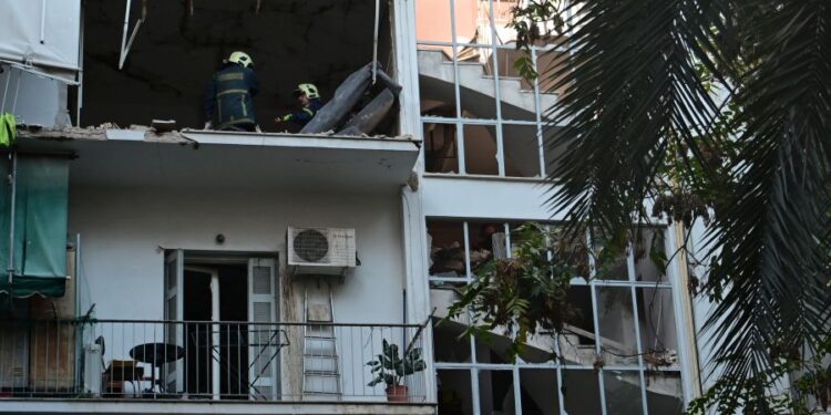 Έκρηξη σε διαμέρισμα στους Αμπελόκηπους: Ένας άντρας νεκρός και μία γυναίκα σοβαρά τραυματισμένη