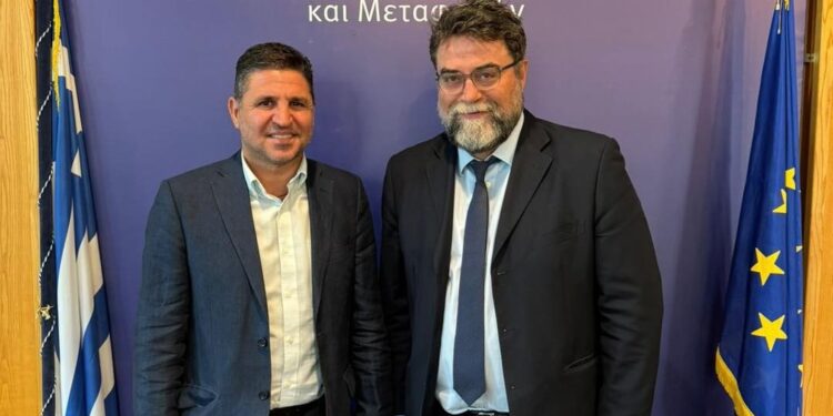 Δημοτική συγκοινωνία και στάθμευση στη συνάντηση Μυλωνάκη – Οικονόμου