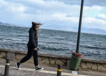 Καιρός: Τσουχτερό κρύο το Σαββατοκύριακο με θερμοκρασίες υπό το μηδέν – Έρχονται τα πρώτα χιόνια