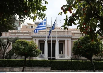 Οι 3+1 προτεραιότητες της Αθήνας ενώ φουντώνει η “φωτιά” στη Μέση Ανατολή