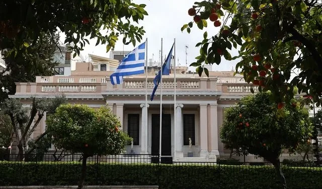Οι 3+1 προτεραιότητες της Αθήνας ενώ φουντώνει η “φωτιά” στη Μέση Ανατολή