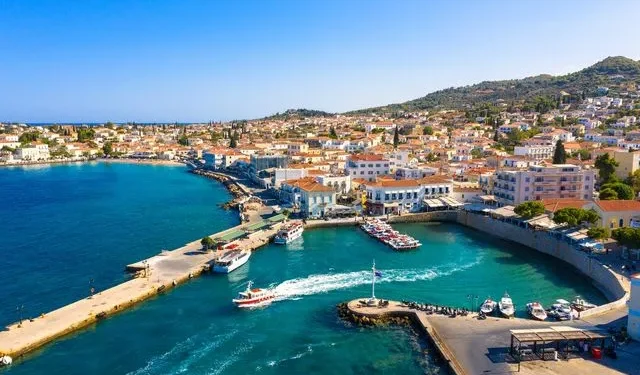Τρεις πόλεις και δυο χωριά για την 28η Οκτωβρίου