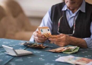 Καθυστερήσεις στη συνταξιοδότηση επαγγελματιών με χρέη
