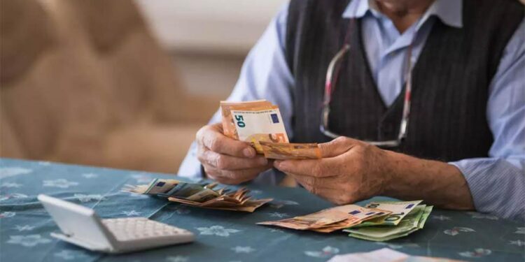 Καθυστερήσεις στη συνταξιοδότηση επαγγελματιών με χρέη