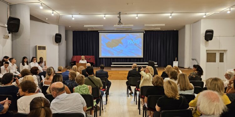 Μηνύματα συνεργασίας και αδελφοσύνης στην εκδήλωση που οργάνωσε ο Δήμος Ηρακλείου Αττικής για την Ημέρα Ανεξαρτησίας της Κύπρου