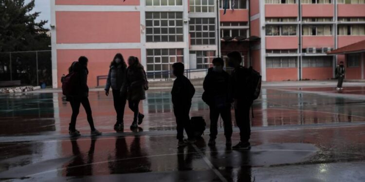 Νέα Ιωνία: 14χρονος έκλεισε στο φρεάτιο του Γυμνασίου 12χρονο συμμαθητή του