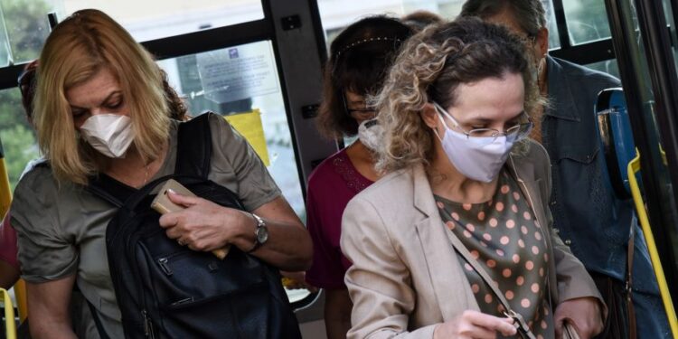 ΕΟΔΥ: 27 θάνατοι από κορονοϊό και 531 εισαγωγές την τελευταία εβδομάδα