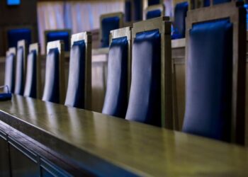 Κολωνός: Κεκλεισμένων των θυρών η δίκη για την 12χρονη – Στο εδώλιο συνολικά 17 άνδρες