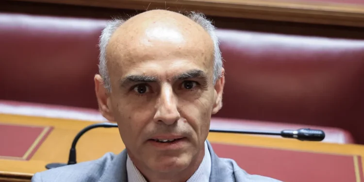 Παραιτήθηκε από κοινοβουλευτικός εκπρόσωπος του ΣΥΡΙΖΑ ο Γιώργος Γαβρήλος – Παραμένει στην ΚΟ