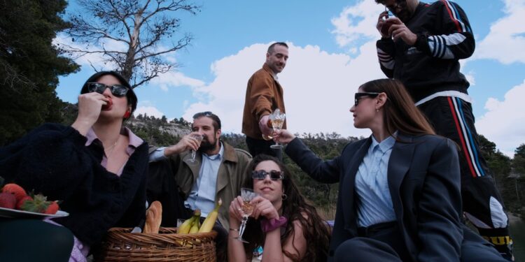 Η Μαρίσσα Φαρμάκη μας μιλά για την παράσταση «Άλλα για τον Γλάρο δε γνωρίζω»
