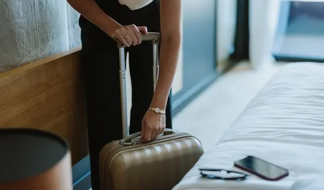 Τα πιο παράξενα πράγματα που ξέχασαν, ζήτησαν και απόλαυσαν οι πελάτες ξενοδοχείων το 2024