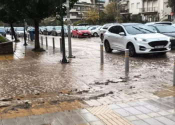 Κακοκαιρία Alexandros: Κόκκινος συναγερμός για πολύωρες βροχές σε Θεσσαλία, Σποράδες, Εύβοια, Φθιώτιδα και Αττική