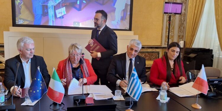 Υπεγράφη Μνημόνιο Συνεργασίας μεταξύ της ΚΕΔΕ και της AICCRE