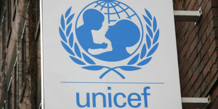 Unicef: Το μέλλον των παιδιών του 2050 «κινδυνεύει»