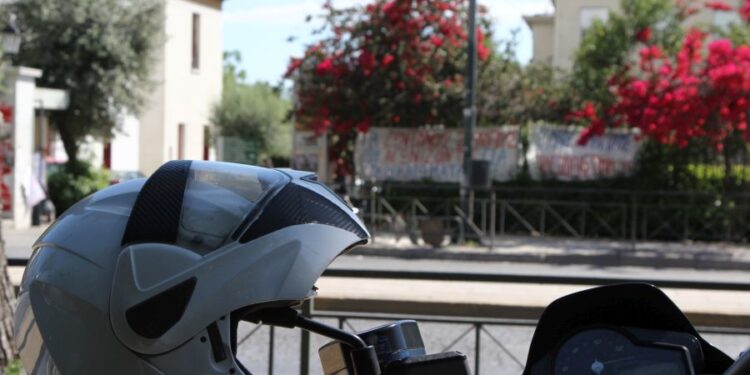Συνεργασία υπ. Υγείας – Βενζινοπωλών για την εκστρατεία:«Όχι Βενζίνη, αν δεν φοράς Κράνος»