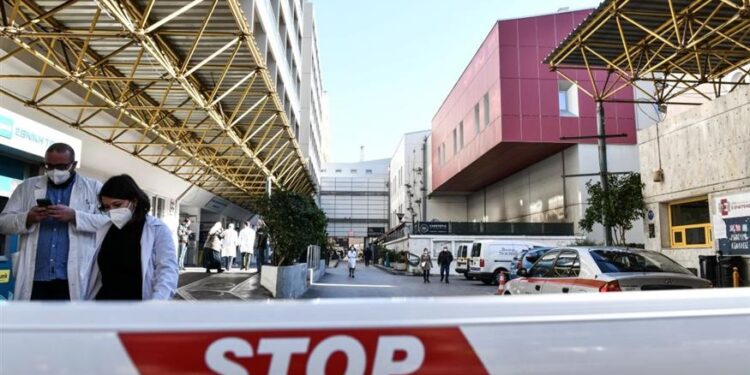 Νοσοκομεία: Μπλοκαρισμένες ακόμη οι εφημερίες – Γιατί συνεχίζονται οι τεράστιες αναμονές