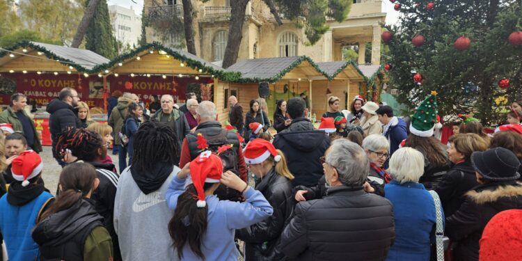 Γιορτινή ατμόσφαιρα στο Χριστουγεννιάτικο Χωριό του Δήμου Ηρακλείου Αττικής