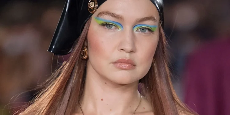 Berry lips, παστέλ σκιές και πράσινα eyeliners θα κυριαρχήσουν στο μακιγιάζ τη φετινή άνοιξη