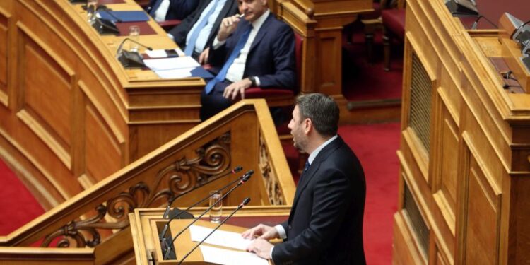 Βουλή: Μετωπική Κ. Μητσοτάκη – Ν. Ανδρουλάκη για αγρότες, ΠτΔ και συνεργασίες