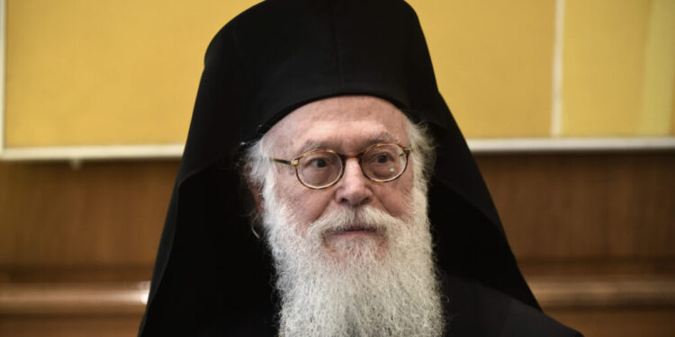Σήμερα το ύστατο χαίρε στον μακαριστό Αναστάσιο: Στις 11:00 η Εξόδιος Ακολουθία – Πλήθος κόσμου στο λαϊκό προσκύνημα στα Τίρανα