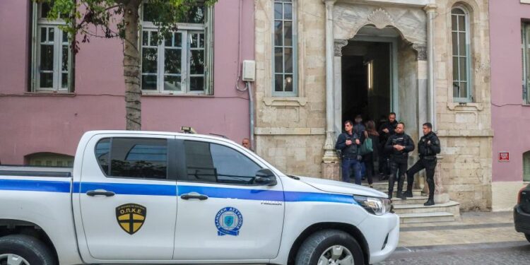 Πυροβολισμοί στις Μαλάδες Ηρακλείου: Kακουργηματικές διώξεις στο ζευγάρι των ηλικιωμένων
