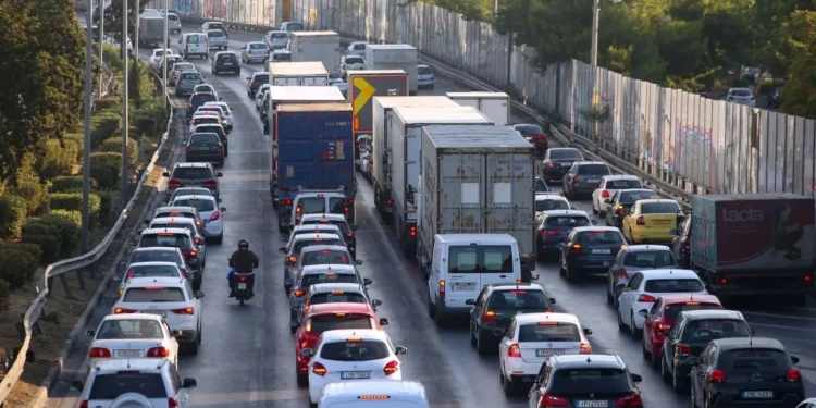 Κίνηση: Στο «κόκκινο» Κηφισός και Κηφισίας – Καθυστερήσεις άνω των 30 λεπτών σε Αττική Οδό