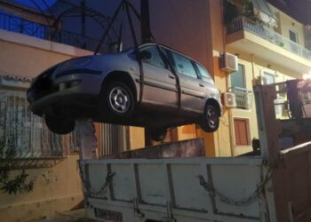 Και το 2025 ο Δήμος Ηρακλείου Αττικής απομακρύνει εγκαταλελειμμένα οχήματα