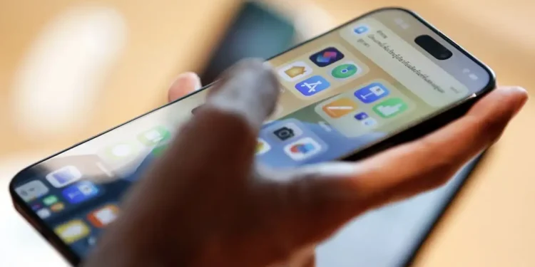 iPhone: Ειδικός της Apple μοιράζεται έξυπνα κόλπα για να κρατάει περισσότερο η μπαταρία