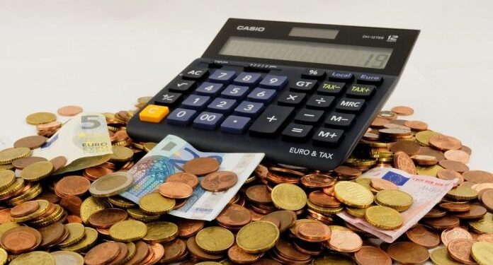 Σε εφαρμογή 18 μειώσεις φόρων και βαρών και 7 μέτρα στήριξης των εισοδημάτων το 2025