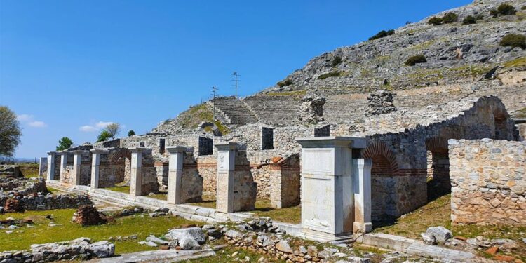 Εντυπωσιακή αναστήλωση τμήματος της Βασιλικής Β’ των Φιλίππων