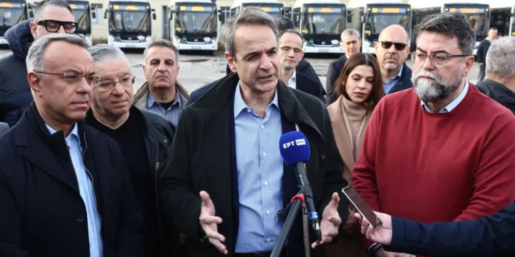 Μητσοτάκης: Σκοπός μας 900 καινούρια λεωφορεία έως τα μέσα του 2025 – Αυξάνονται τα δρομολόγια