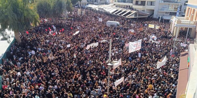 Χιλιάδες κόσμου για τα “Τέμπη” και στο Ηράκλειο