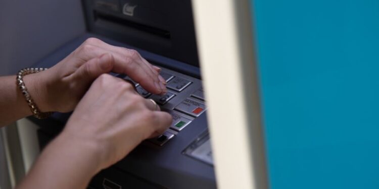ΕΦΚΑ και ΔΥΠΑ: Σχεδόν 73 εκατομμύρια ευρώ σε 62.425 δικαιούχους