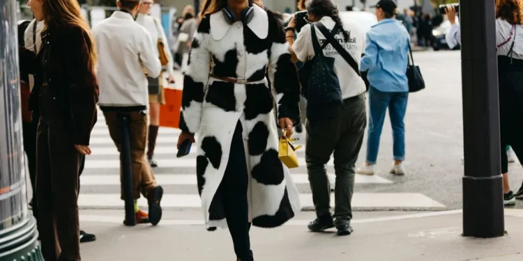 Cow print: Tο αμφιλεγόμενο pattern της άνοιξης