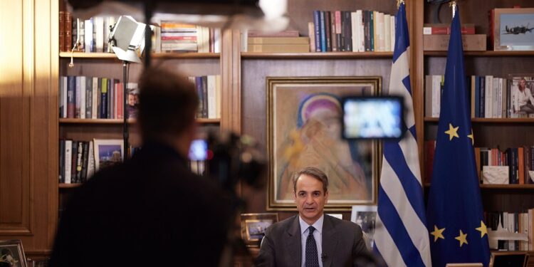 Μητσοτάκης στο Bloomberg: Δεν μπορεί να υπάρξει λύση στην Ουκρανία χωρίς την Ουκρανία