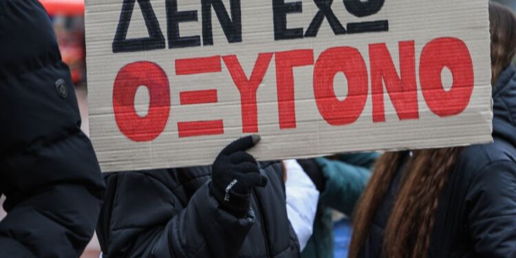 «Δεν έχω άλλο οξυγόνο» – Πανεκπαιδευτικά συλλαλητήρια για τα Τέμπη σε όλη τη χώρα