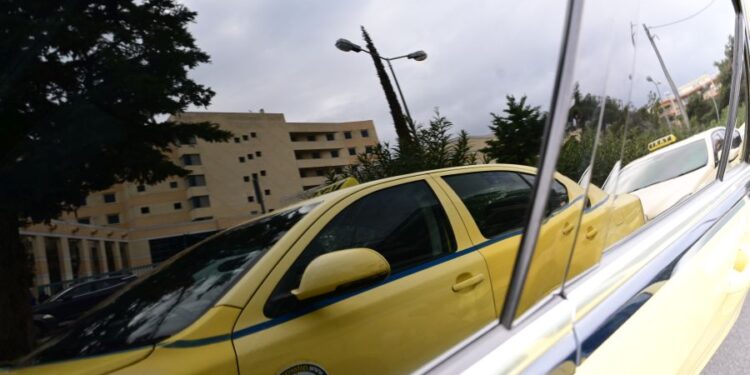 ΣΑΤΑ: Είσοδο των ταξί στις Ειδικές Λωρίδες Κυκλοφορίας προβλέπει ο νέος ΚΟΚ