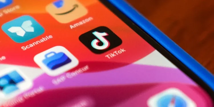 Apple και Google επαναφέρουν το TikTok στα καταστήματα εφαρμογών τους στις ΗΠΑ