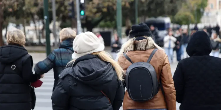 Καιρός: Τσουχτερό κρύο μέχρι τα μέσα του Φεβρουαρίου – Ισχυρός αντικυκλώνας φέρνει θερμοκρασίες έως 7 βαθμούς χαμηλότερες από το κανονικό