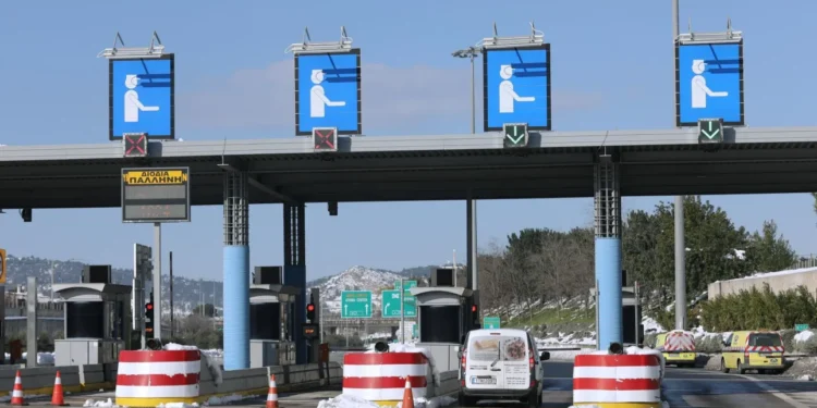 Σύγκρουση αυτοκινήτων στην Αττική Οδό – Καθυστερήσεις 30 λεπτών στο ρεύμα προς αεροδρόμιο