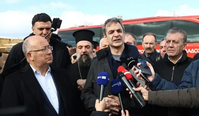 Στη Σαντορίνη ο Μητσοτάκης: “Είναι καλύτερα να προλαμβάνουμε γεγονότα παρά να τρέχουμε”