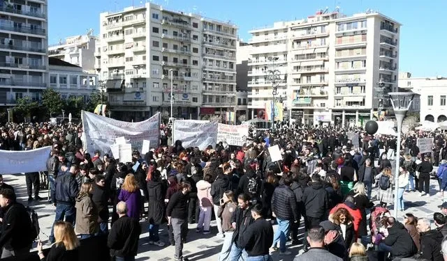 Πάτρα: Σε εξέλιξη η μεγάλη συγκέντρωση για το έγκλημα των Τεμπών