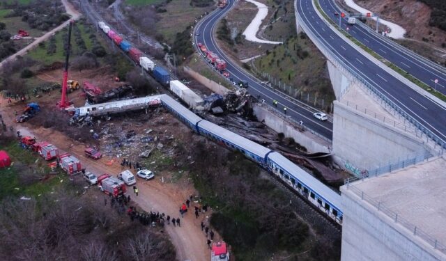 Τέμπη: Πώς ερμηνεύει το Πανεπιστήμιο Γάνδης τις φλόγες μετά τη σύγκρουση