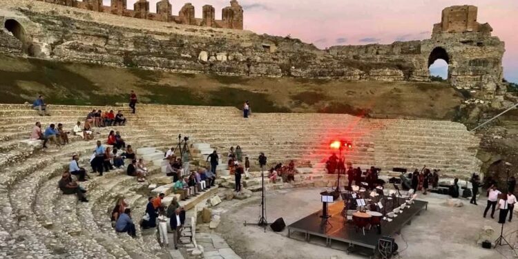 Μέγαρο Μουσικής: «Οι εκπλήξεις» – Το Μεγάλο Θέατρο της Νικόπολης στον νέο κύκλο τριών επιστημονικών διαλέξεων
