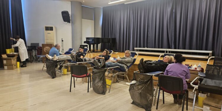 Πιστοί στο ραντεβού τους με την εθελοντική αιμοδοσία του Δήμου Ηρακλείου Αττικής δεκάδες πολιτών