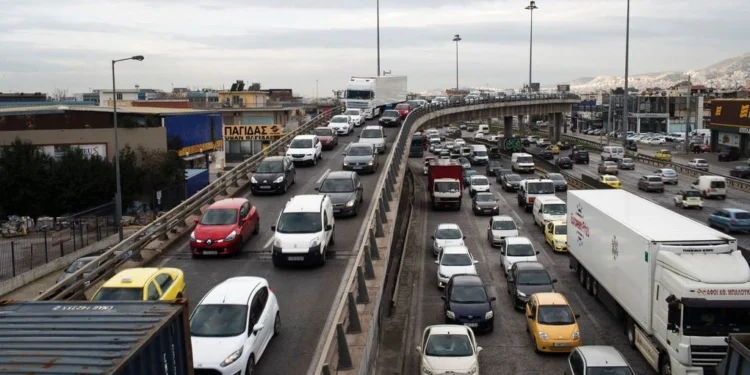 Κίνηση: Μποτιλιάρισμα στον Κηφισό και στο κέντρο – Χαμηλές ταχύτητες στην Αττική Οδό
